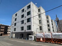 カレラ月寒中央の外観写真