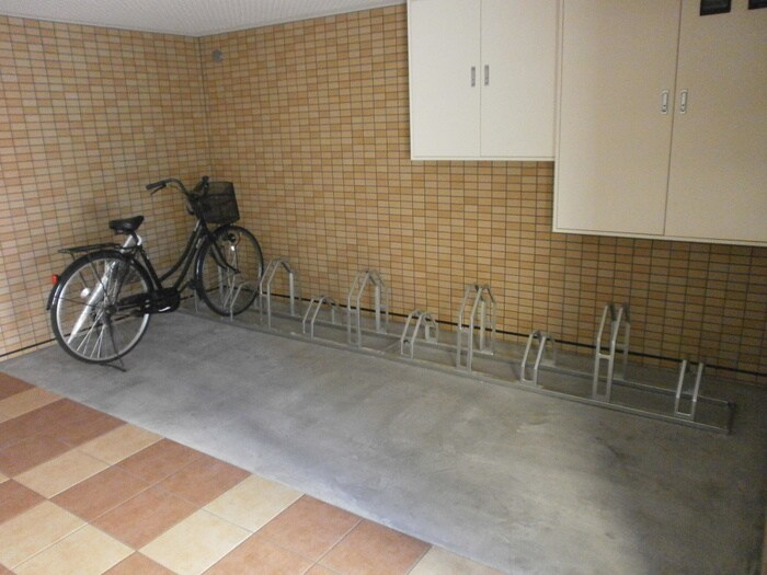 物件外観写真5　(駐輪場)