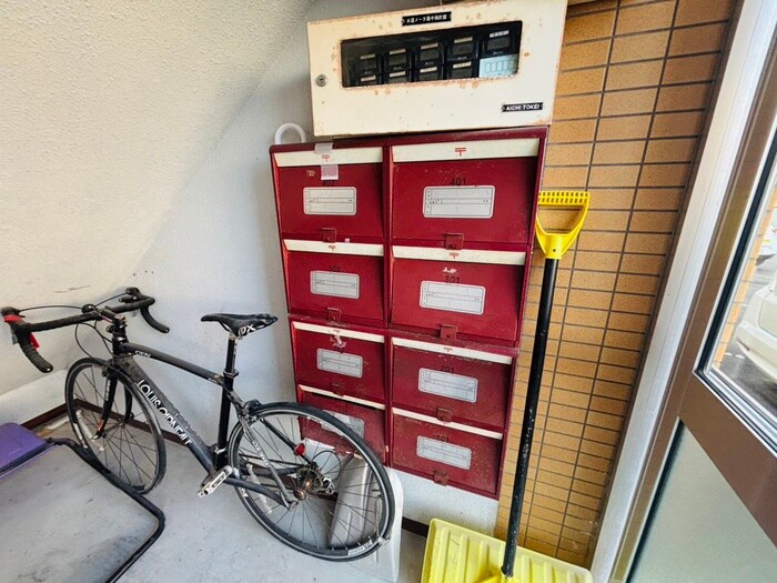 物件外観写真4　(エントランス部分)