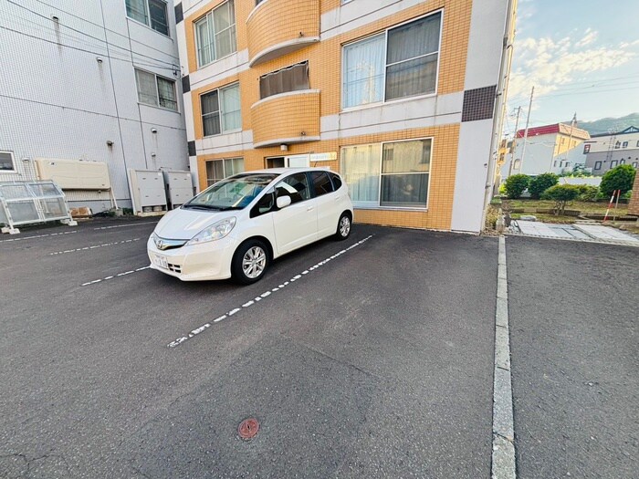 物件外観写真6　(駐車場)