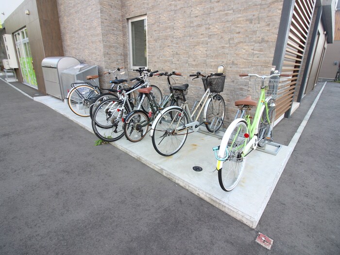 物件外観写真4　(駐輪場)