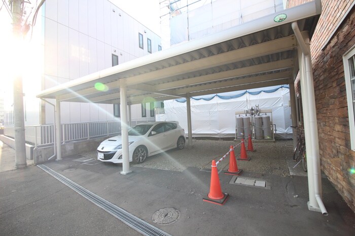 物件外観写真3　(駐車場)