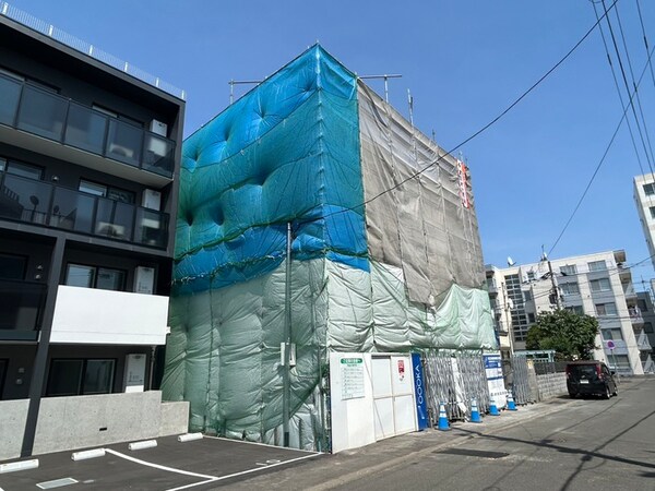 建築中
