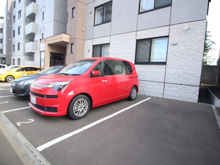 物件外観写真3　(駐車場)