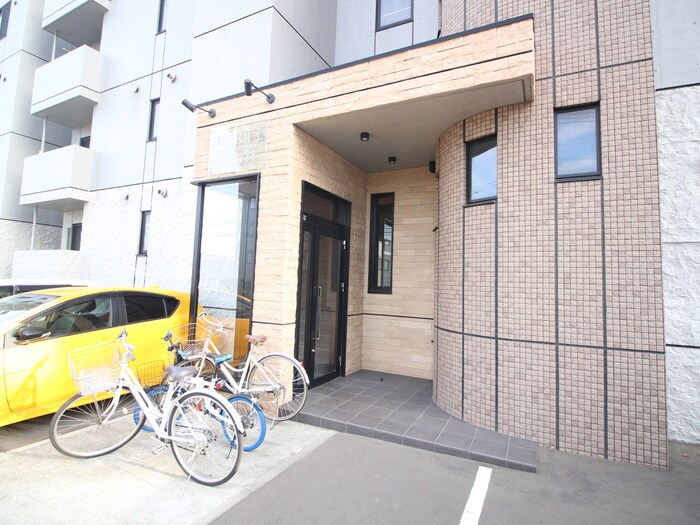 物件外観写真4　(エントランス部分)