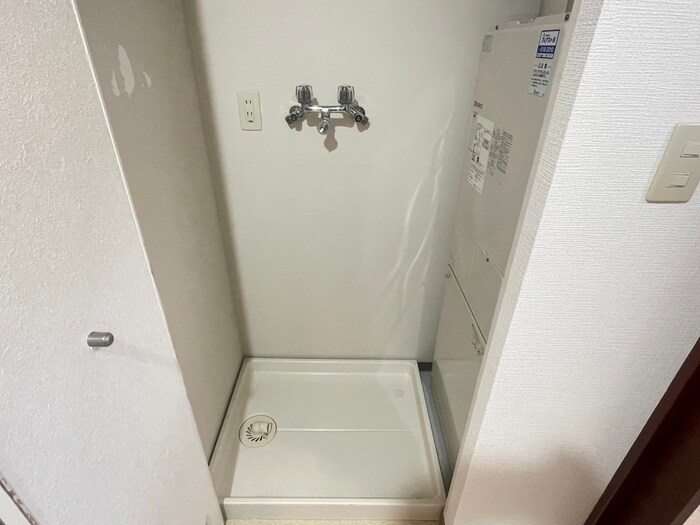 物件内観写真15　(洗濯機置場)