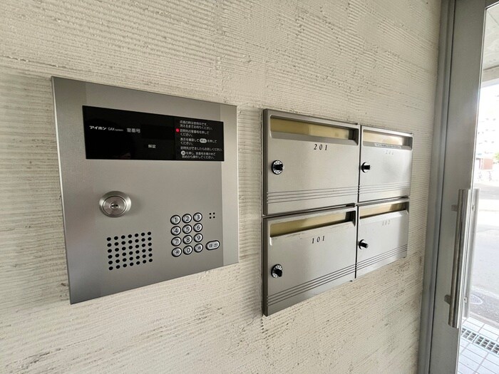 物件外観写真4　(エントランス部分)