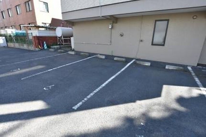 物件外観写真5　(駐車場)