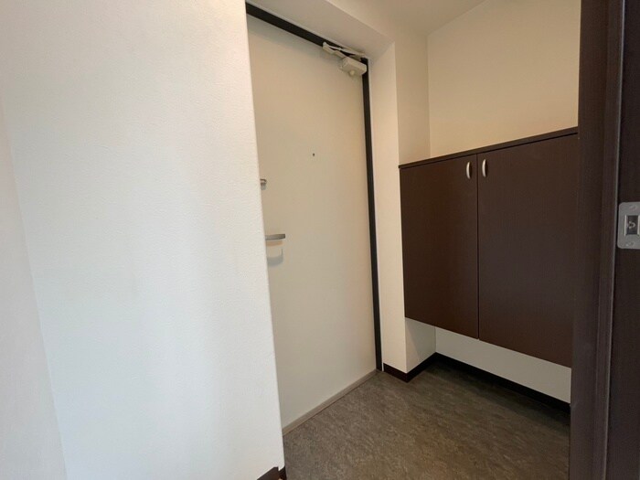 物件内観写真18　(玄関)