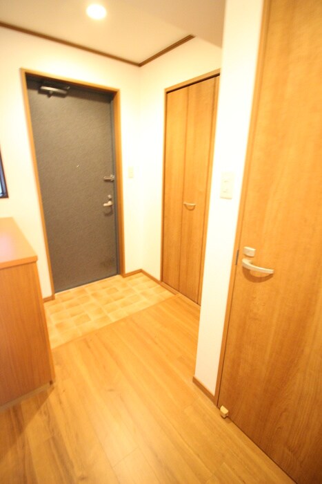 物件内観写真16　(玄関)