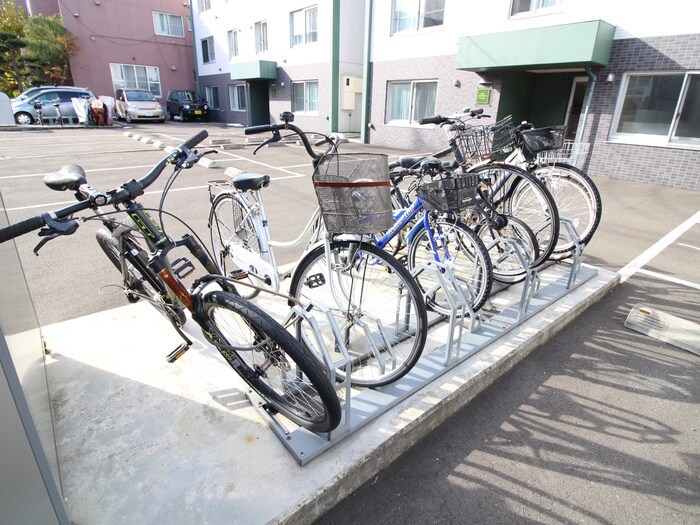 物件外観写真4　(駐輪場)