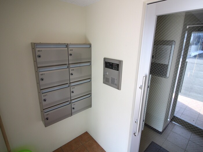 物件外観写真5　(エントランス部分)