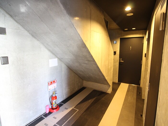 物件外観写真6　(エントランス部分)