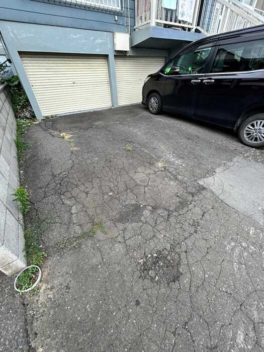 物件外観写真4　(駐車場)