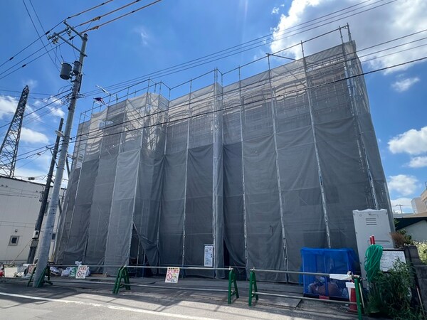 建築中