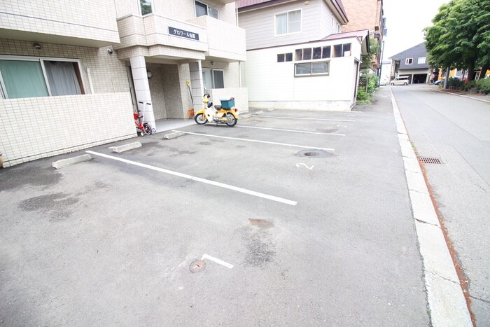物件外観写真3　(駐車場)