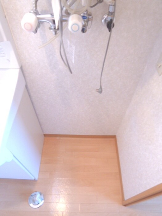 物件内観写真11　(洗濯機置場)