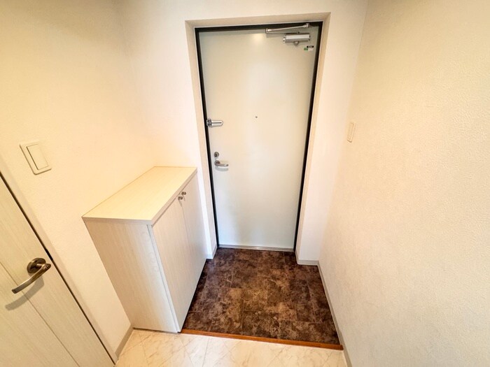物件内観写真13　(玄関)