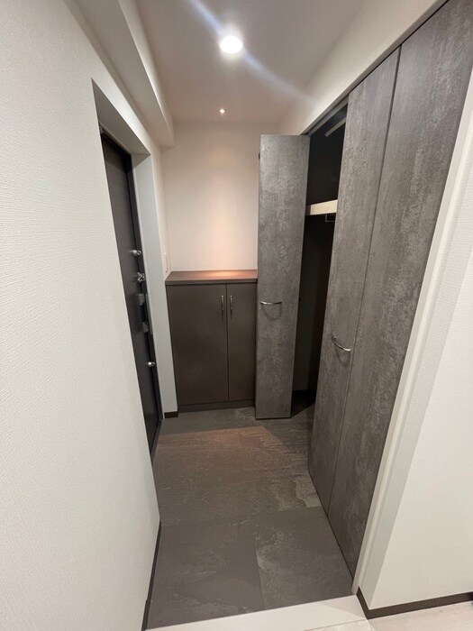 物件内観写真16　(玄関)