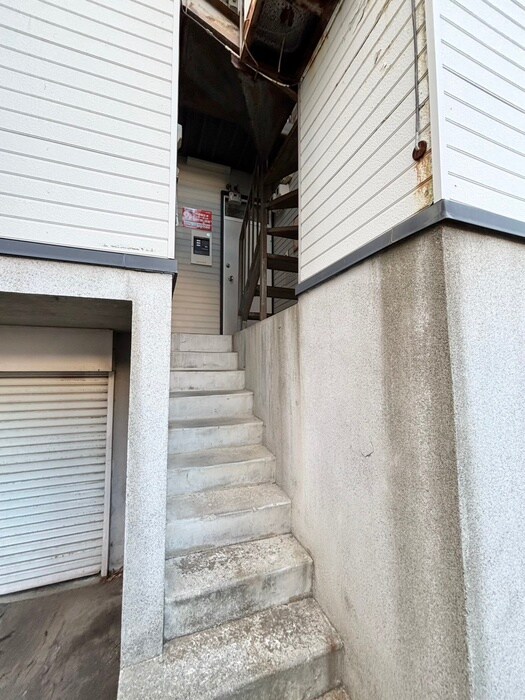 物件外観写真3　(エントランス部分)