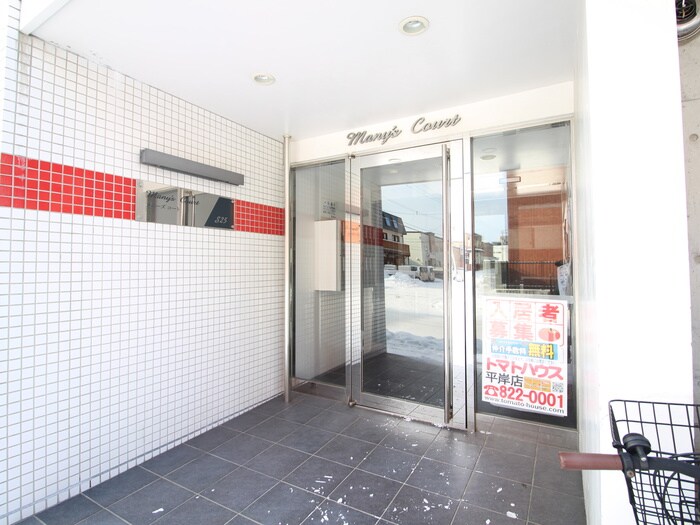 物件外観写真3　(エントランス部分)