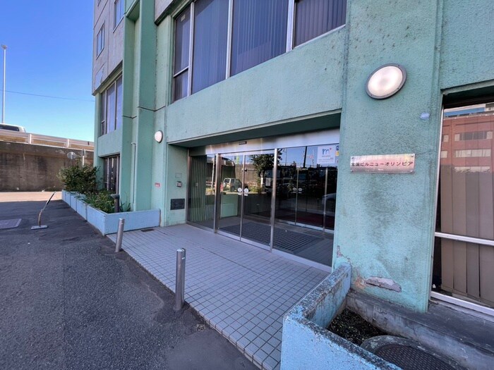 物件外観写真4　(エントランス部分)