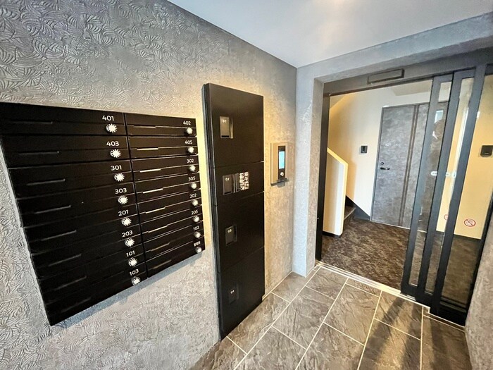 物件外観写真4　(エントランス部分)