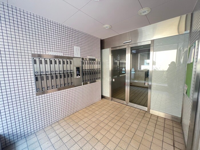 物件外観写真3　(エントランス部分)