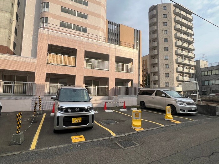 物件外観写真5　(駐車場)