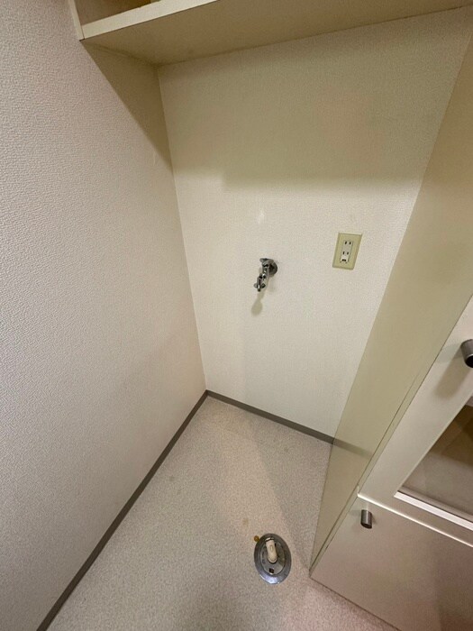 物件内観写真13　(洗濯機置場)