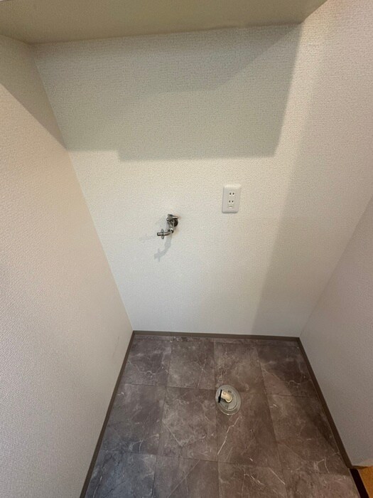 物件内観写真16　(洗濯機置場)