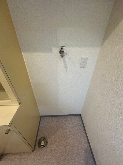 物件内観写真16　(洗濯機置場)