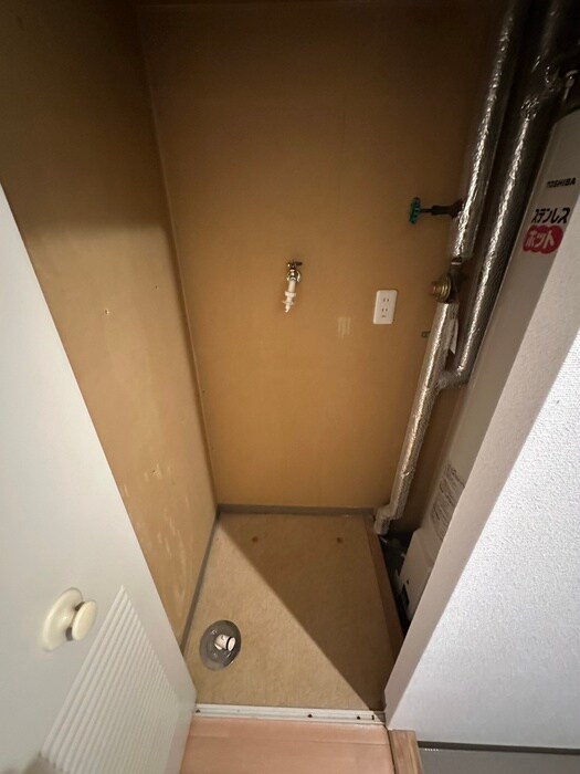 物件内観写真16　(洗濯機置場)