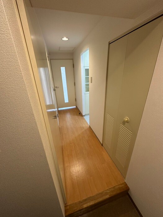 物件内観写真18　(玄関)