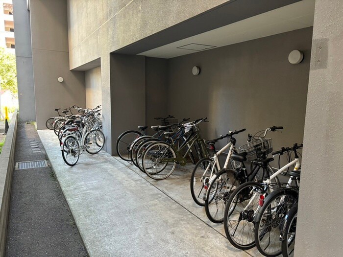 物件外観写真3　(駐輪場)