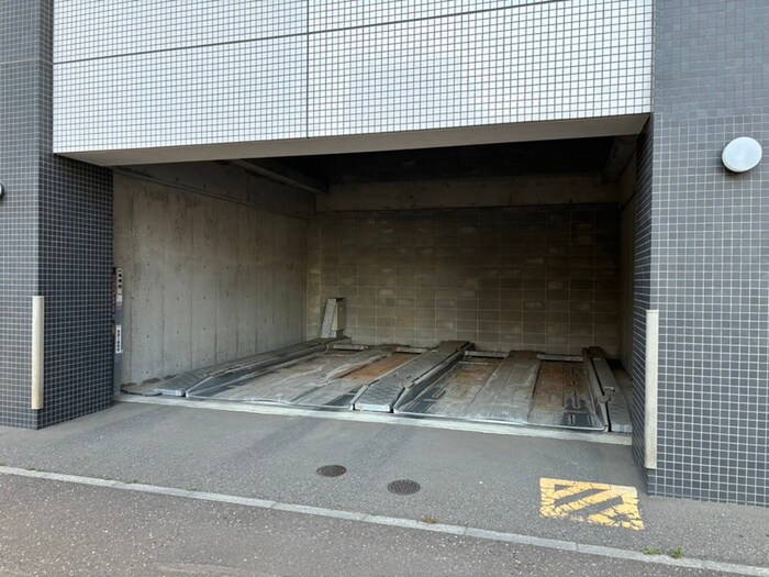 物件外観写真6　(駐車場)