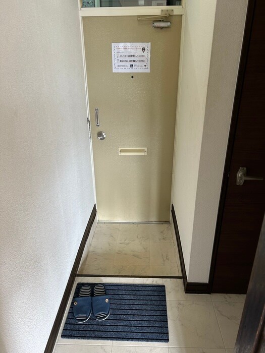物件内観写真16　(玄関)