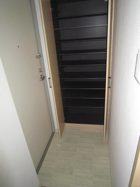 物件内観写真16　(玄関)