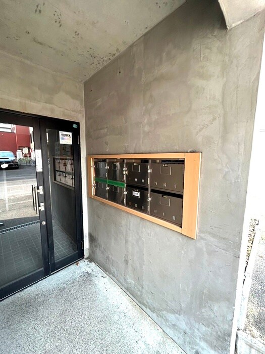 物件外観写真4　(エントランス部分)