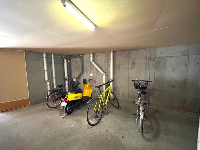 物件外観写真5　(駐輪場)