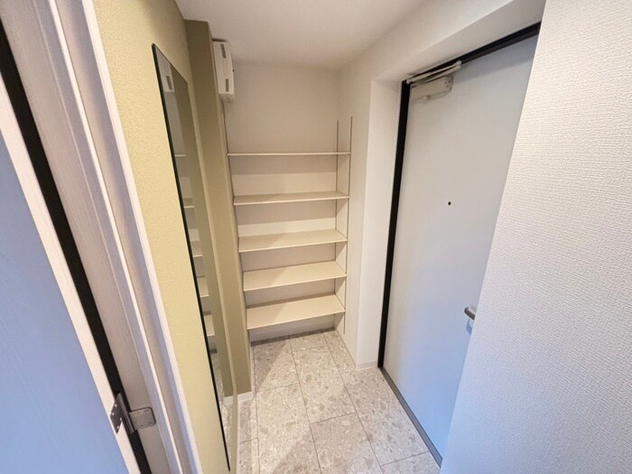 物件内観写真17　(玄関)