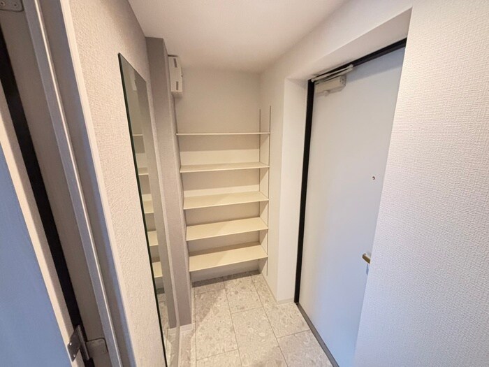 物件内観写真17　(玄関)