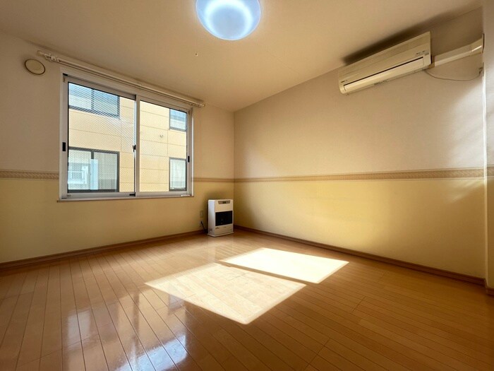 物件内観写真3　(居室)