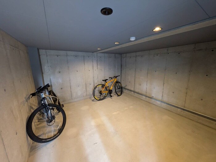 物件外観写真4　(駐輪場)