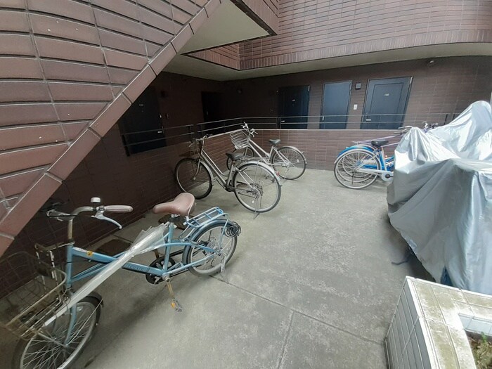 物件外観写真5　(駐輪場)