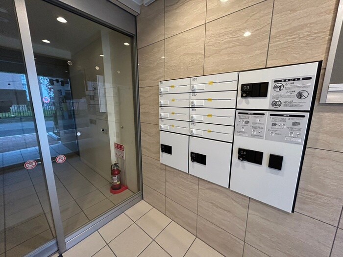 物件外観写真3　(エントランス部分)