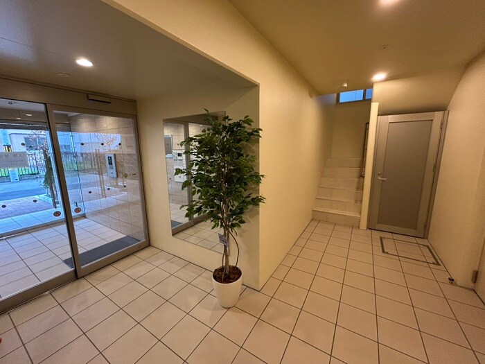 物件外観写真4　(エントランス部分)