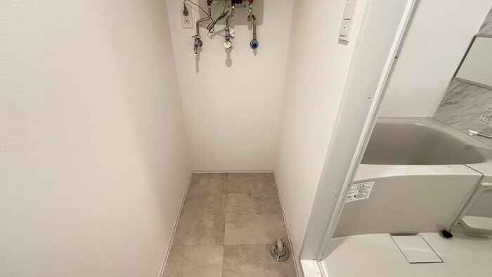 物件内観写真16　(洗濯機置場)