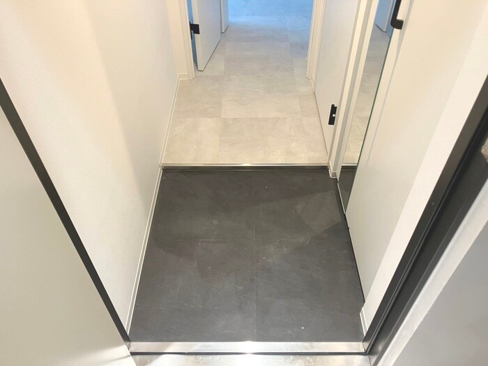 物件内観写真18　(玄関)