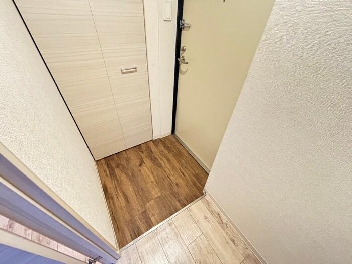 物件内観写真13　(玄関)